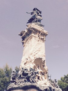 The monument in the Plaza de Los Stilos dedicated to all the defenders of the sieges of Zaragoza.