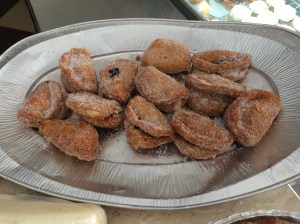 'Empanadillas' - tasty cinammon-flavoured little doughnuts.