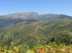 Shortly after leaving Ponte das Tres Entradas, we reach a very high point above other peaks.