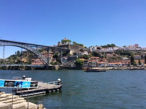 The busy estuary with Ponte Luis I bridge in the background.