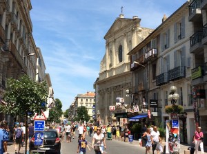 4 mil visitors annually.