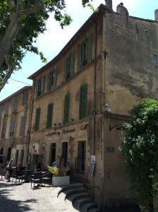 A quaint old building on the 'Promenade des Papes'.